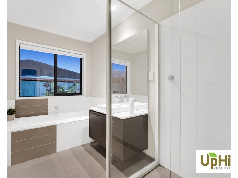 11 Sloane Drive, Clyde North VIC 3978