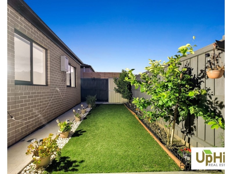 11 Sloane Drive, Clyde North VIC 3978