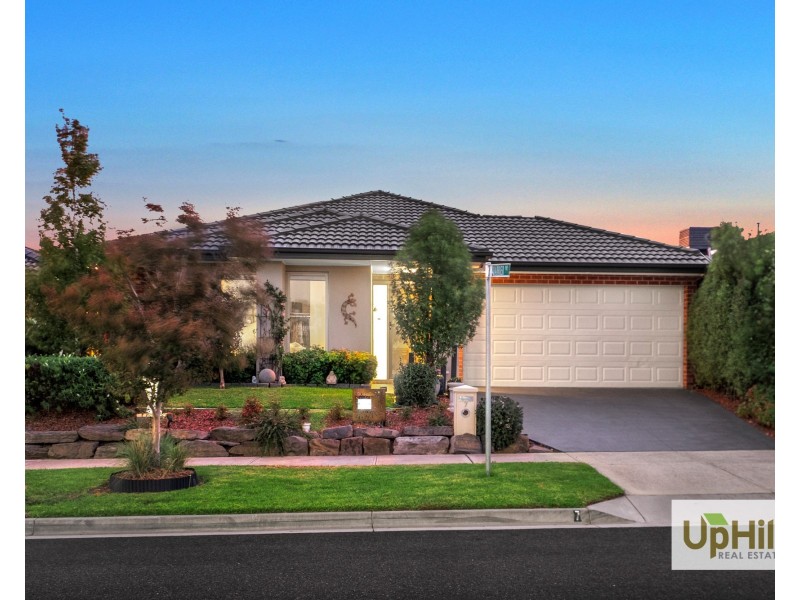 7 Trainers Way, Clyde North VIC 3978