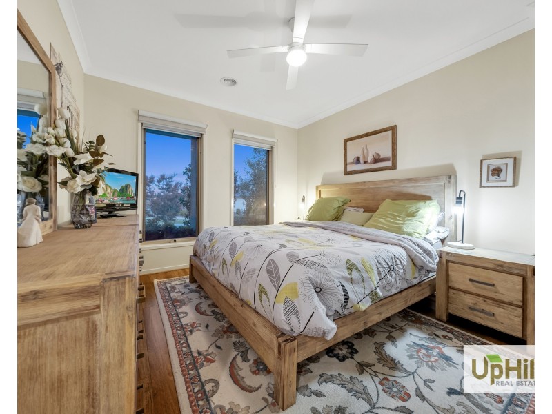 7 Trainers Way, Clyde North VIC 3978