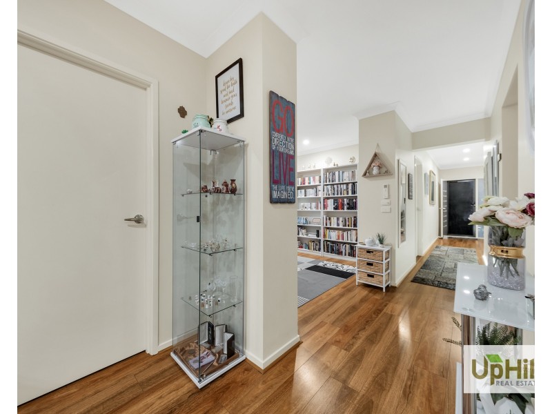 7 Trainers Way, Clyde North VIC 3978