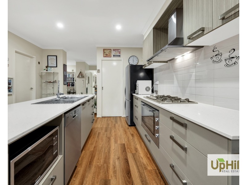 7 Trainers Way, Clyde North VIC 3978