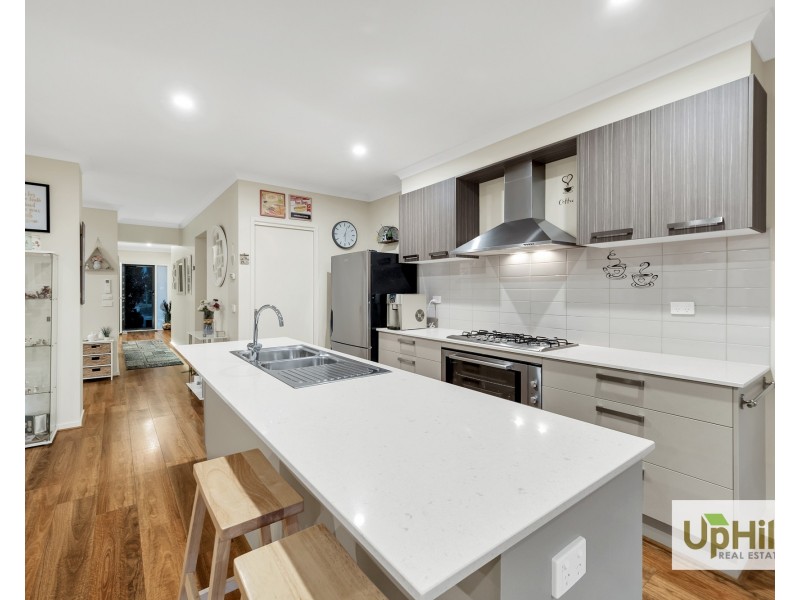 7 Trainers Way, Clyde North VIC 3978