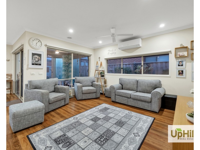 7 Trainers Way, Clyde North VIC 3978