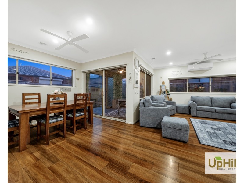 7 Trainers Way, Clyde North VIC 3978