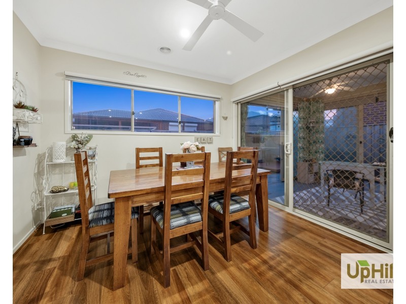 7 Trainers Way, Clyde North VIC 3978