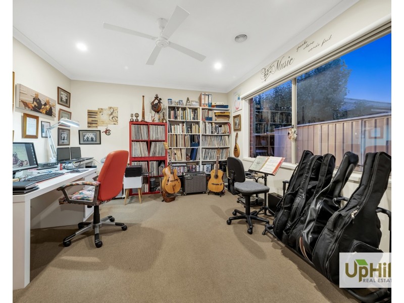 7 Trainers Way, Clyde North VIC 3978