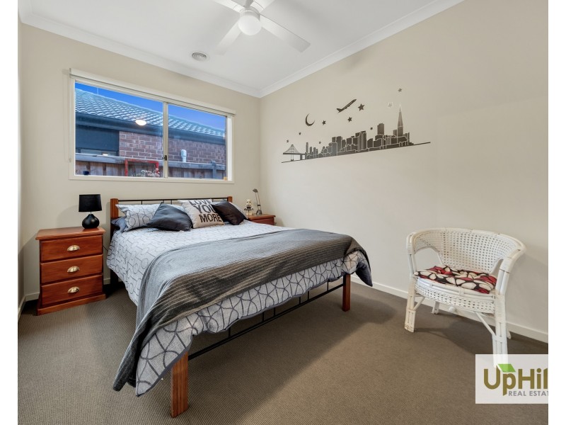 7 Trainers Way, Clyde North VIC 3978