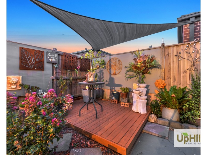 7 Trainers Way, Clyde North VIC 3978