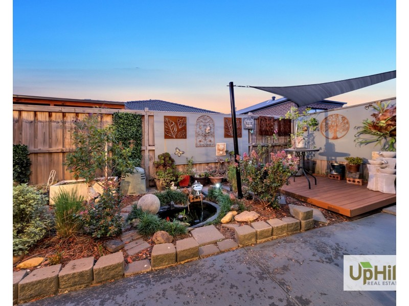 7 Trainers Way, Clyde North VIC 3978