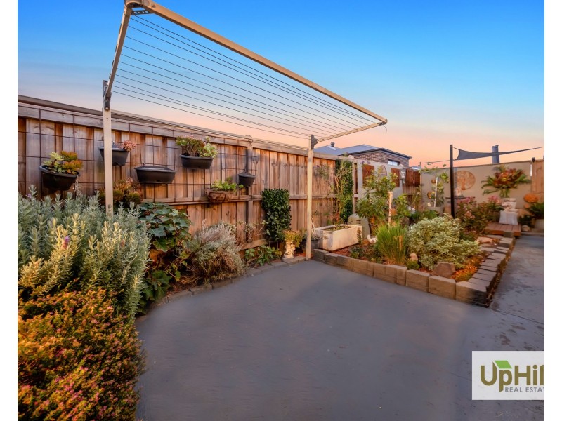 7 Trainers Way, Clyde North VIC 3978