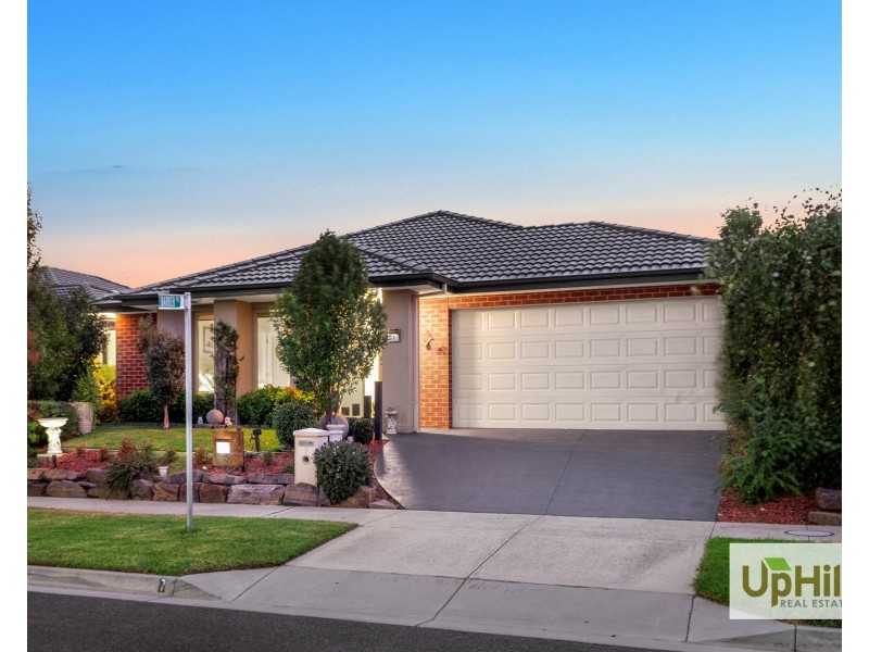 7 Trainers Way, Clyde North VIC 3978