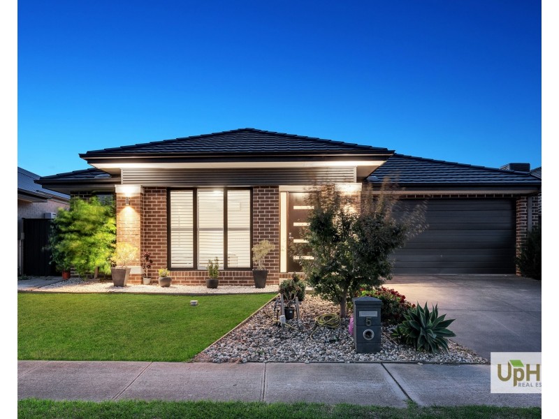 5 Bellario Circuit, Clyde North VIC 3978