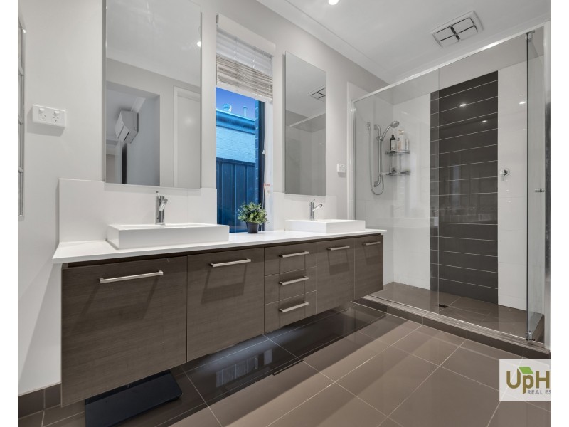 5 Bellario Circuit, Clyde North VIC 3978