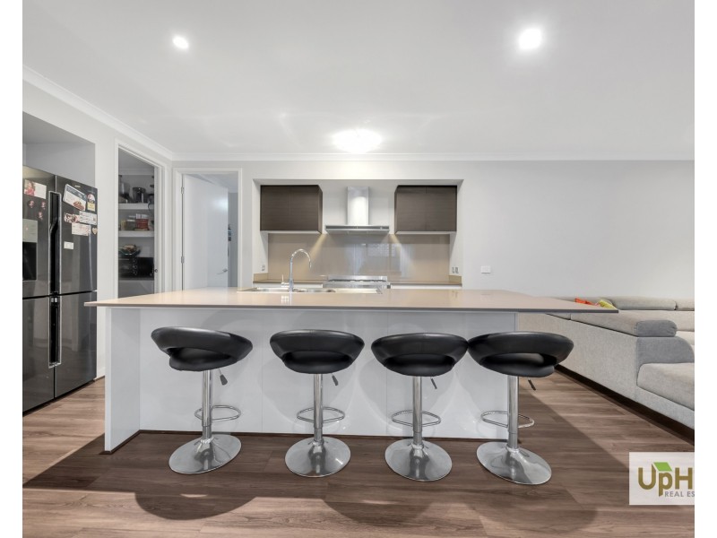 5 Bellario Circuit, Clyde North VIC 3978