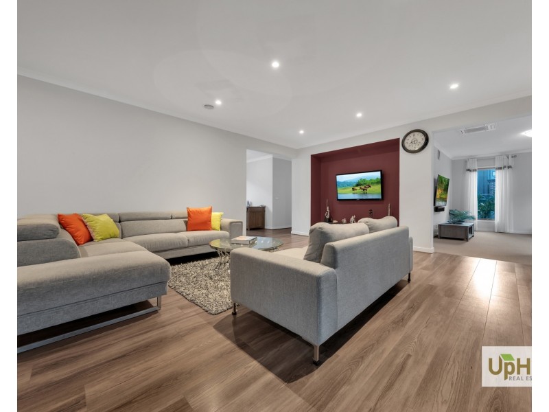 5 Bellario Circuit, Clyde North VIC 3978