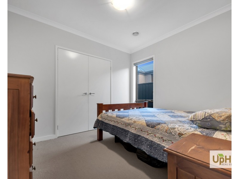 5 Bellario Circuit, Clyde North VIC 3978