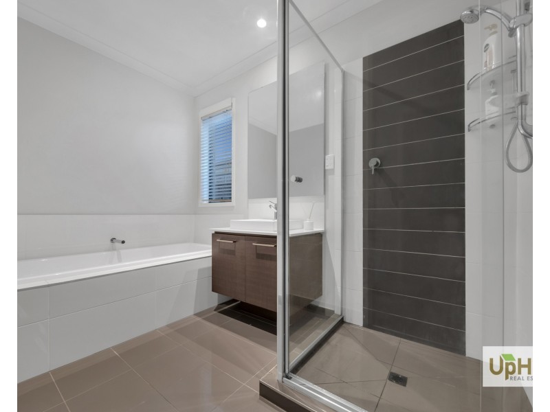 5 Bellario Circuit, Clyde North VIC 3978