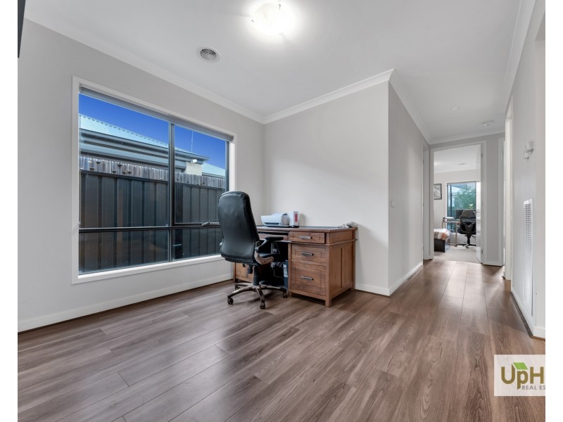 5 Bellario Circuit, Clyde North VIC 3978