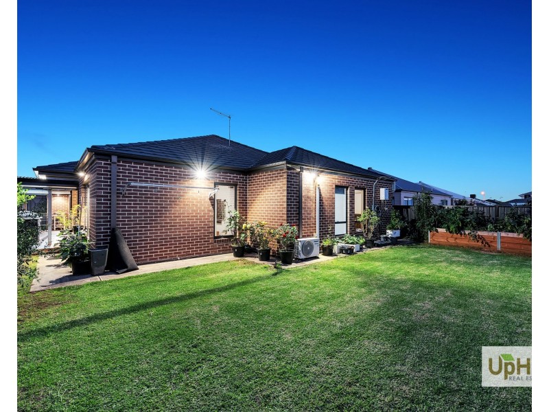 5 Bellario Circuit, Clyde North VIC 3978