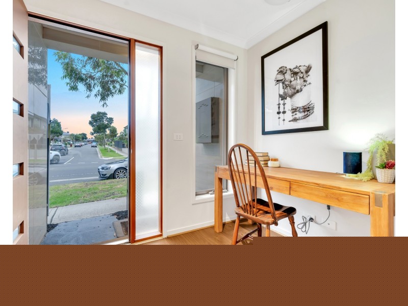 28 SELANDRA BOULEVARD, Clyde North VIC 3978