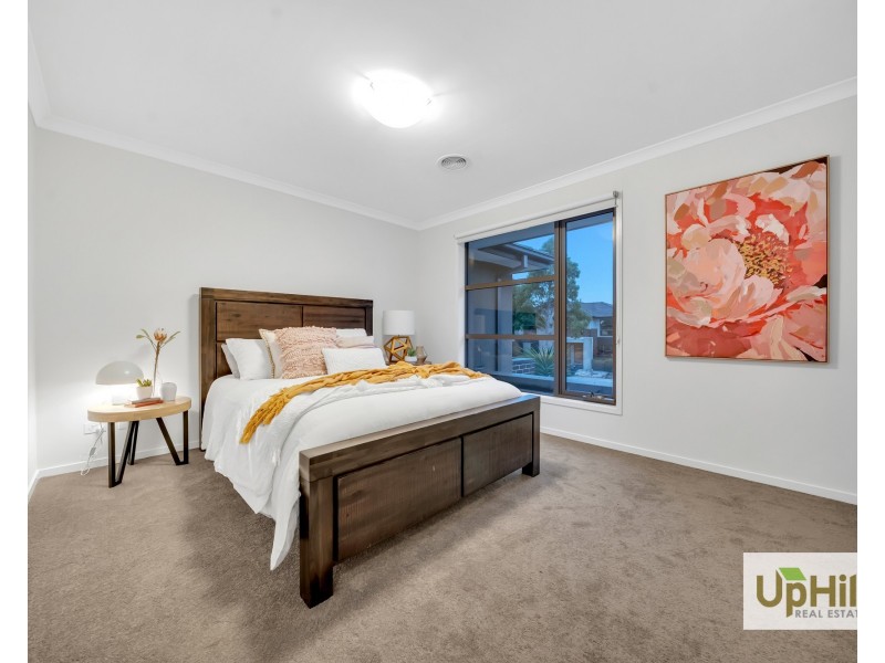 28 SELANDRA BOULEVARD, Clyde North VIC 3978