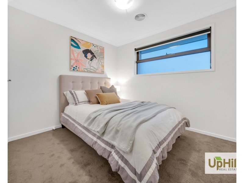 28 SELANDRA BOULEVARD, Clyde North VIC 3978