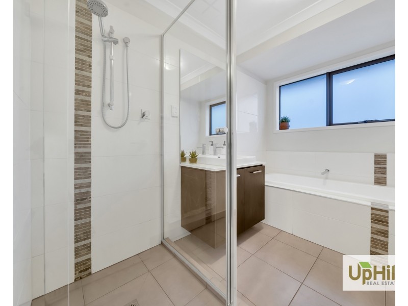 28 SELANDRA BOULEVARD, Clyde North VIC 3978