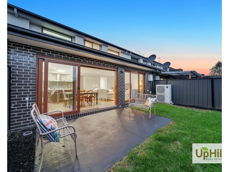 28 SELANDRA BOULEVARD, Clyde North VIC 3978