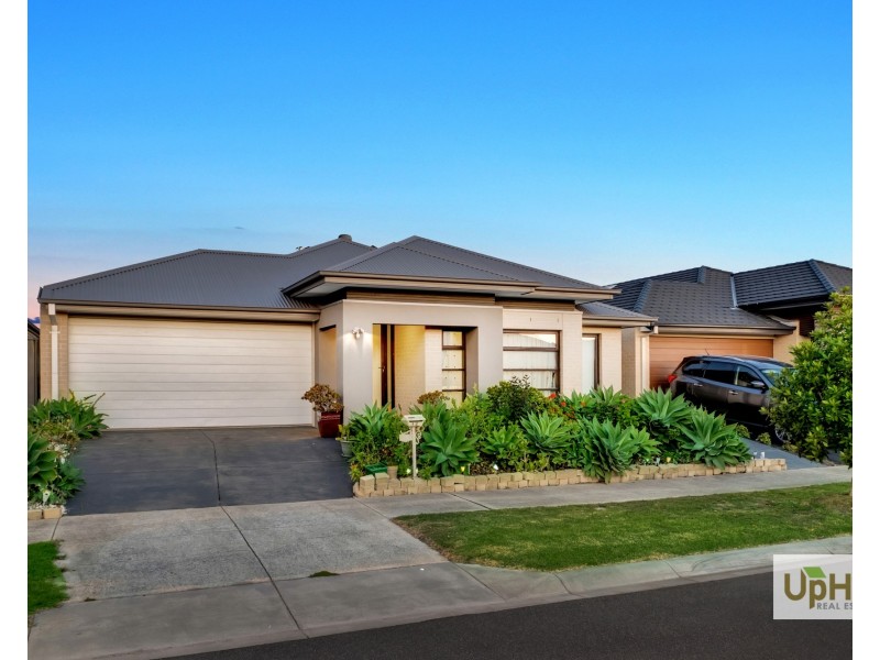 12 Bellario Circuit, Clyde North VIC 3978