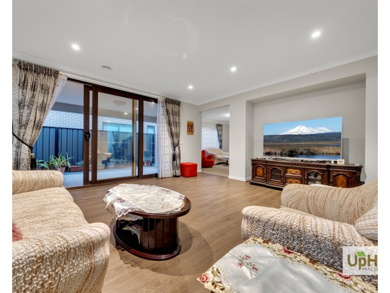 12 Bellario Circuit, Clyde North VIC 3978