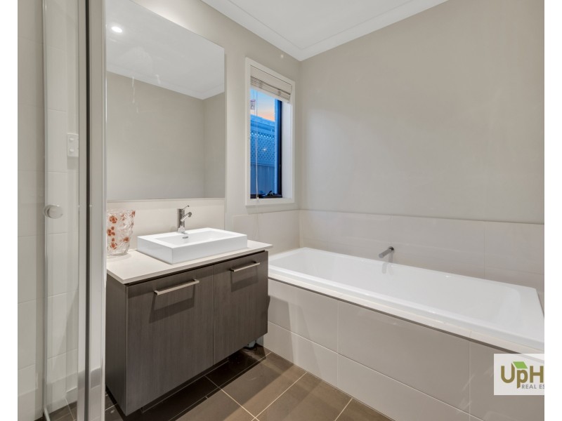 12 Bellario Circuit, Clyde North VIC 3978