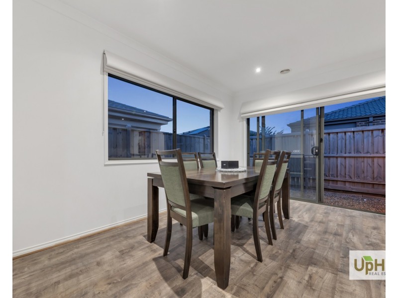 6 Roskopp Avenue, Clyde North VIC 3978