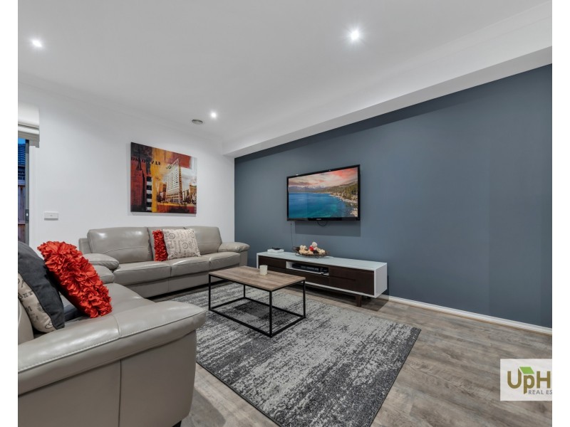 6 Roskopp Avenue, Clyde North VIC 3978