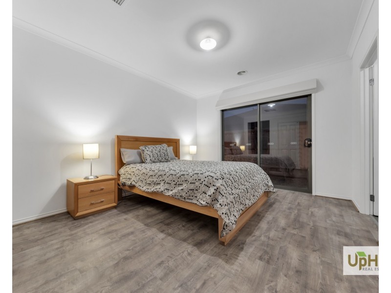 6 Roskopp Avenue, Clyde North VIC 3978