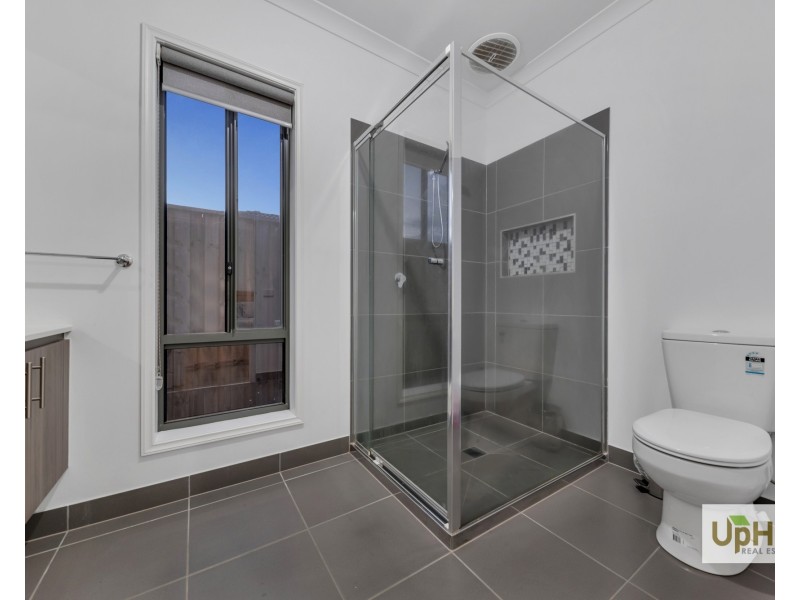 6 Roskopp Avenue, Clyde North VIC 3978