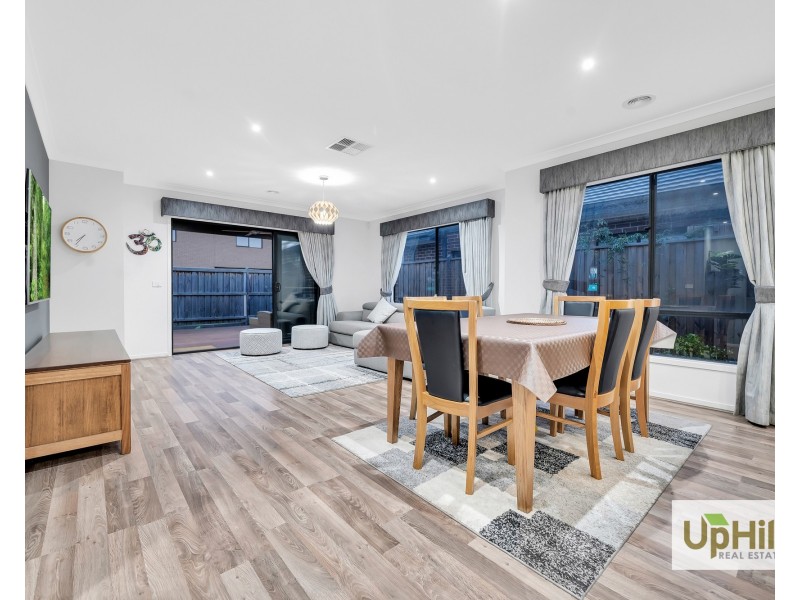 30 Castillo Avenue, Clyde North VIC 3978