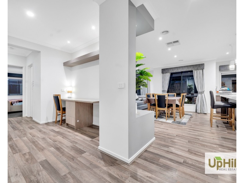 30 Castillo Avenue, Clyde North VIC 3978