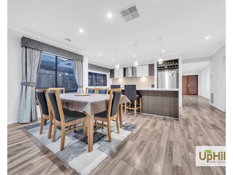 30 Castillo Avenue, Clyde North VIC 3978