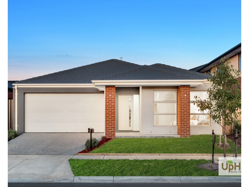 6 Clamoroso Drive, Clyde North VIC 3978