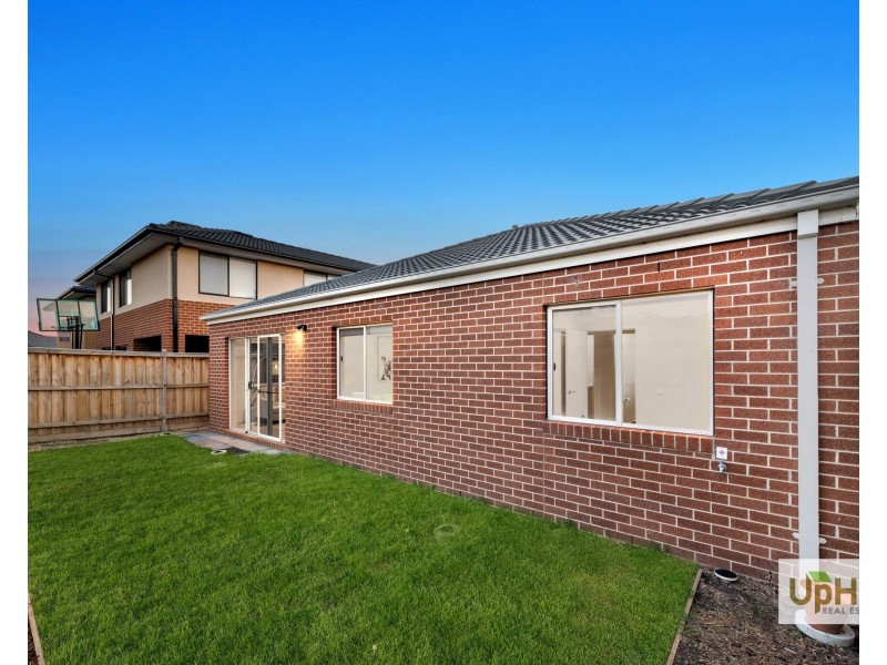 6 Clamoroso Drive, Clyde North VIC 3978