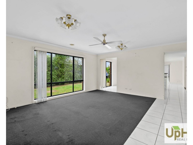 2 Miralie Way, Cranbourne West VIC 3977