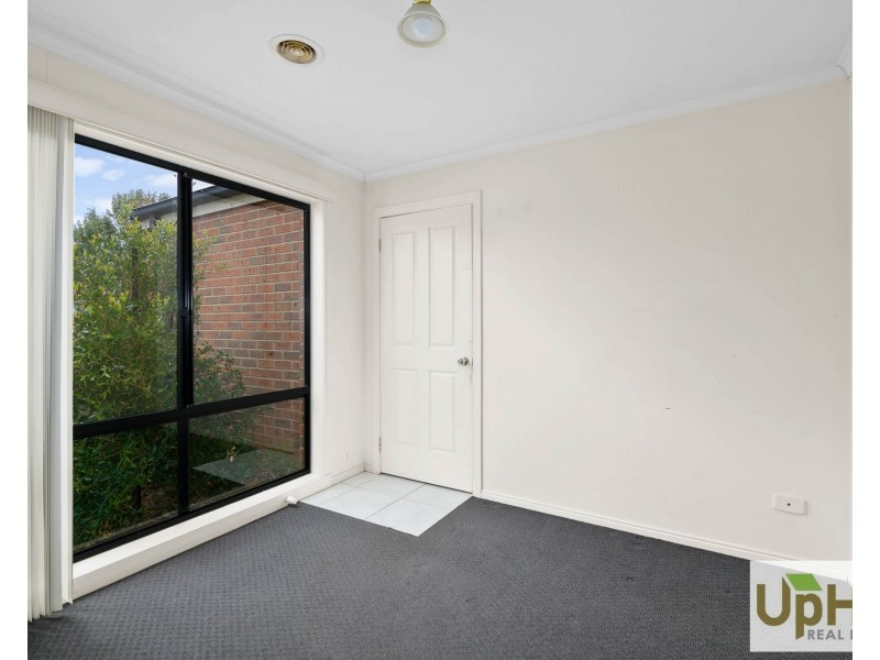 2 Miralie Way, Cranbourne West VIC 3977