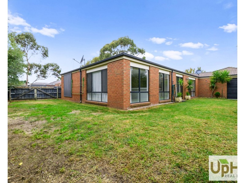 2 Miralie Way, Cranbourne West VIC 3977