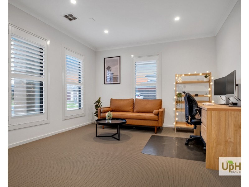 32 Guernsey Street, Clyde North VIC 3978