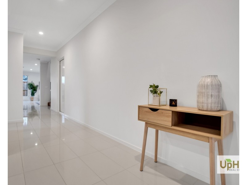 32 Guernsey Street, Clyde North VIC 3978