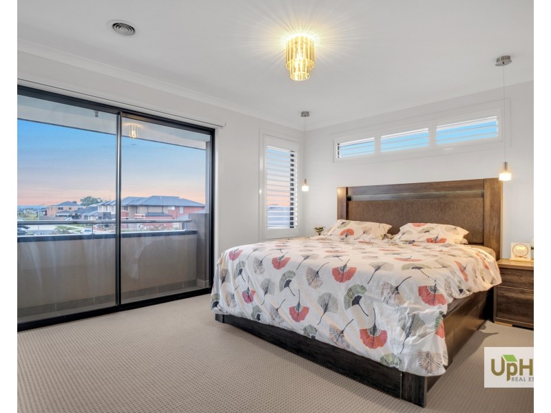 32 Guernsey Street, Clyde North VIC 3978