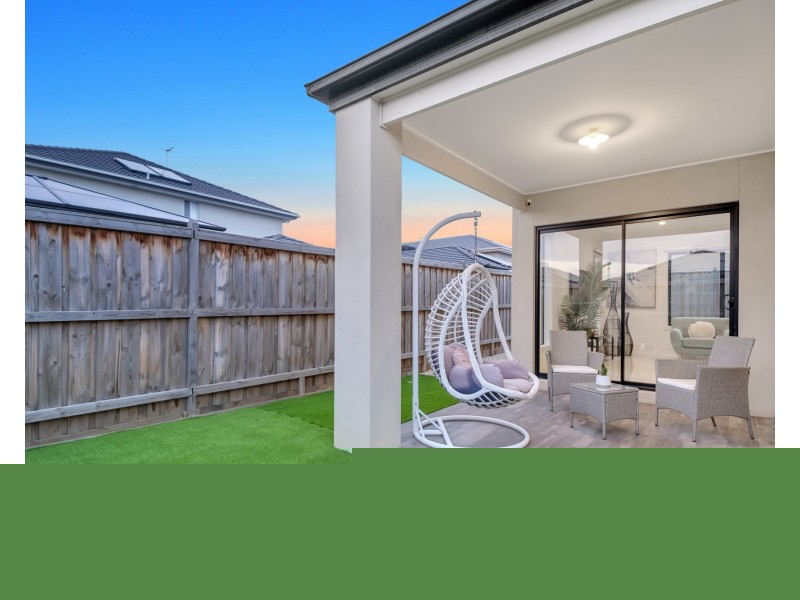 32 Guernsey Street, Clyde North VIC 3978