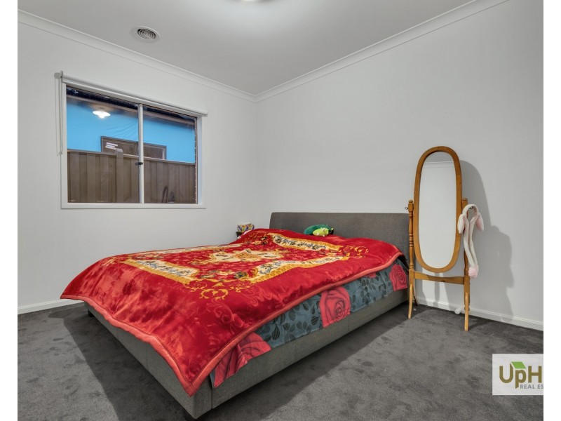 25 Scenery Drive, Clyde North VIC 3978