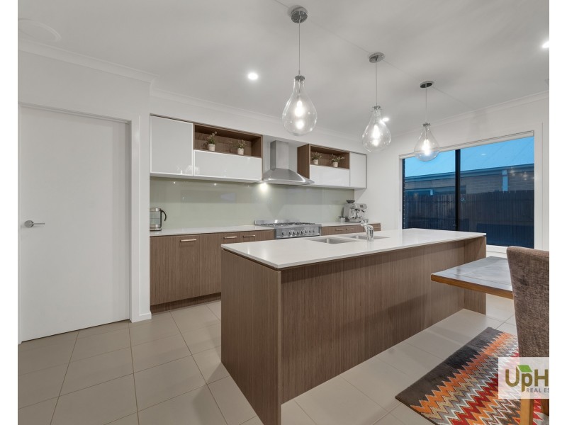 2 Girona Drive, Clyde North VIC 3978